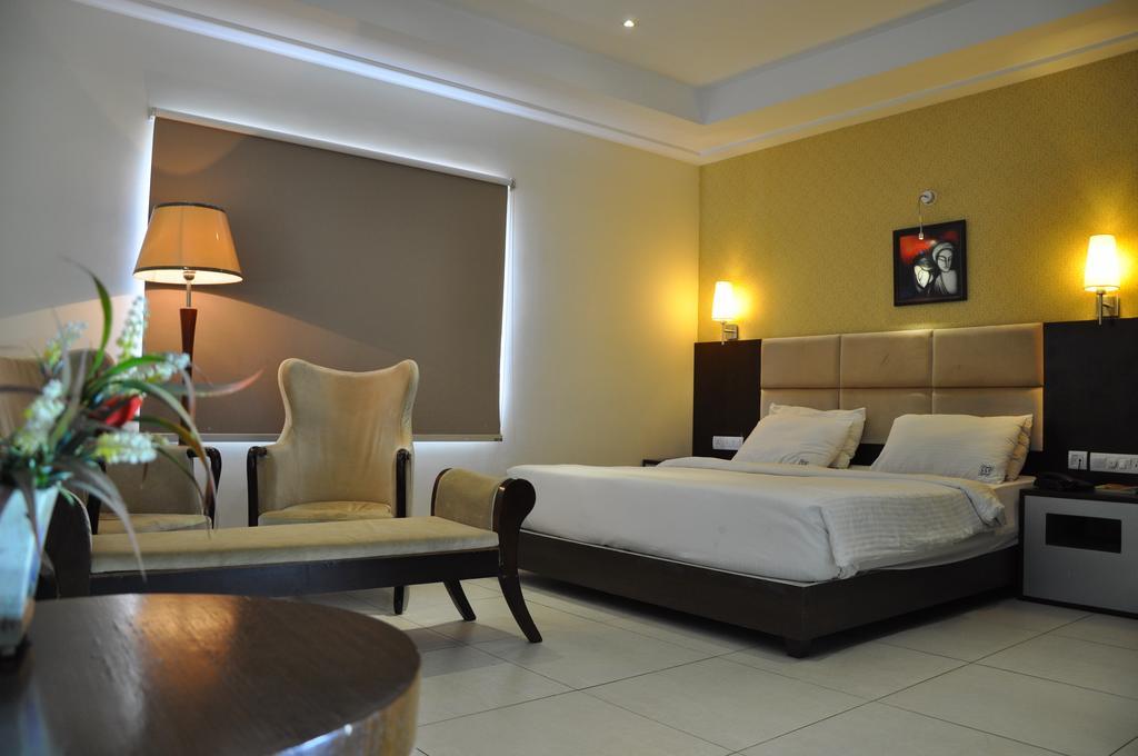 Hotel Shaans Tiruchirappalli Room photo